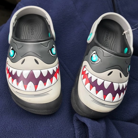 crocs shark light up